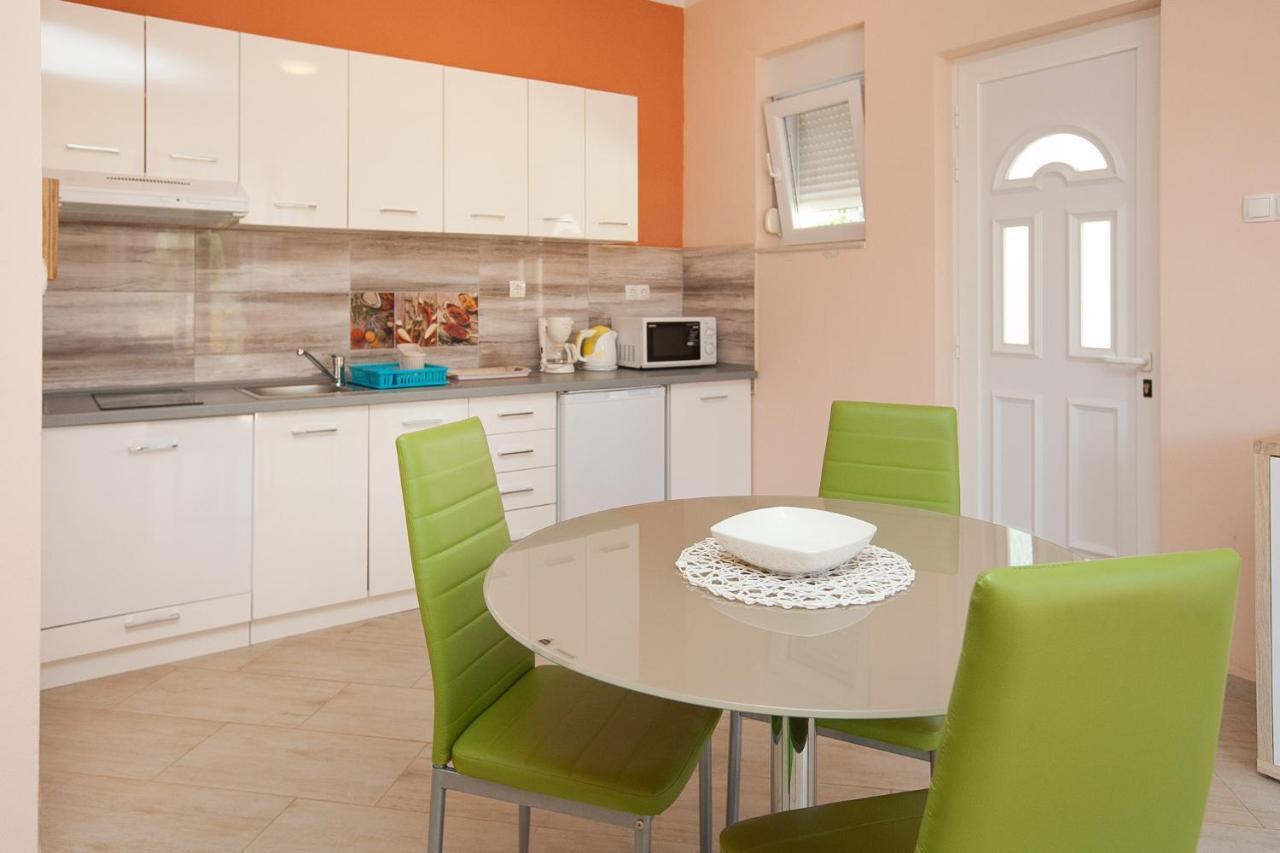 Apartmani Lea Starigrad Paklenica Exterior photo