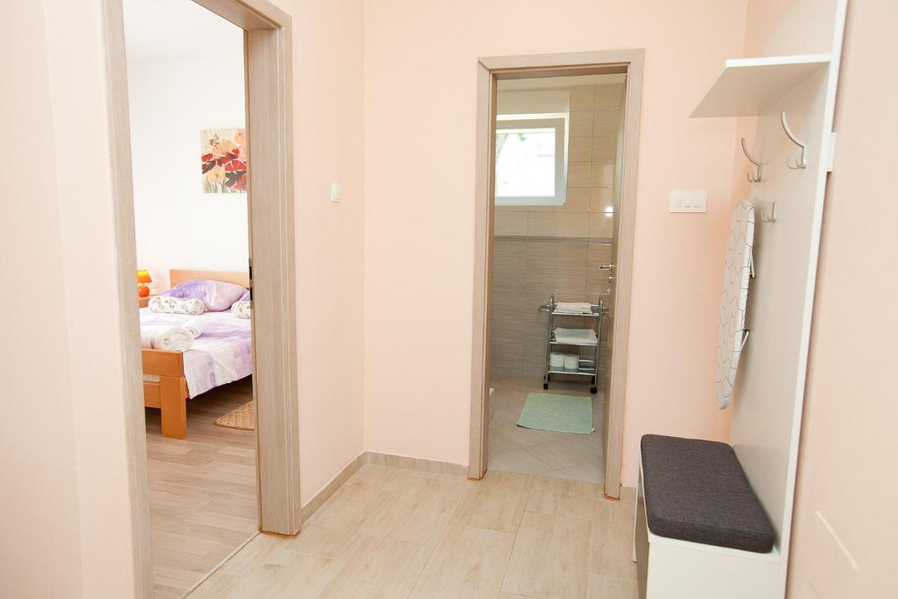 Apartmani Lea Starigrad Paklenica Exterior photo