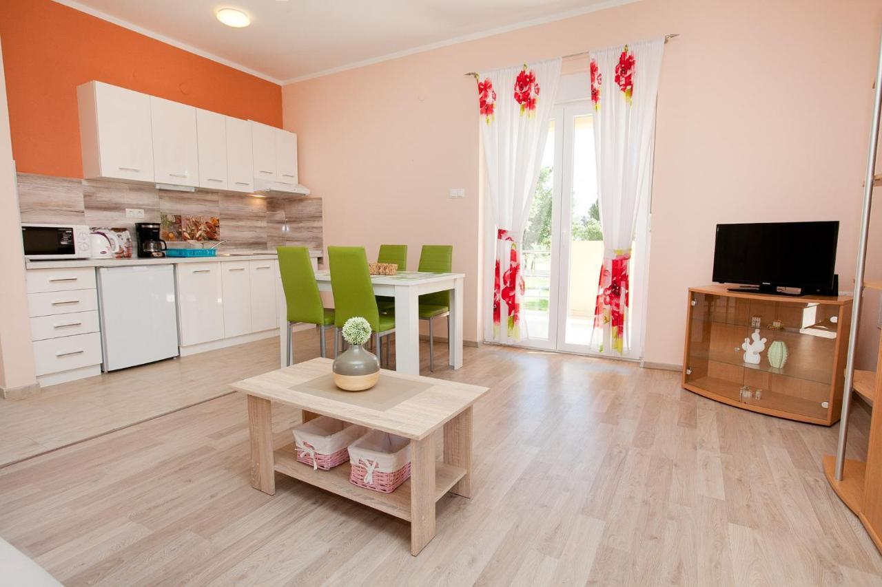 Apartmani Lea Starigrad Paklenica Exterior photo
