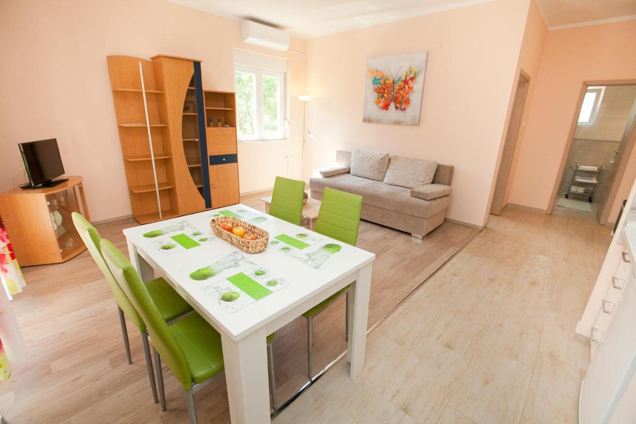 Apartmani Lea Starigrad Paklenica Exterior photo