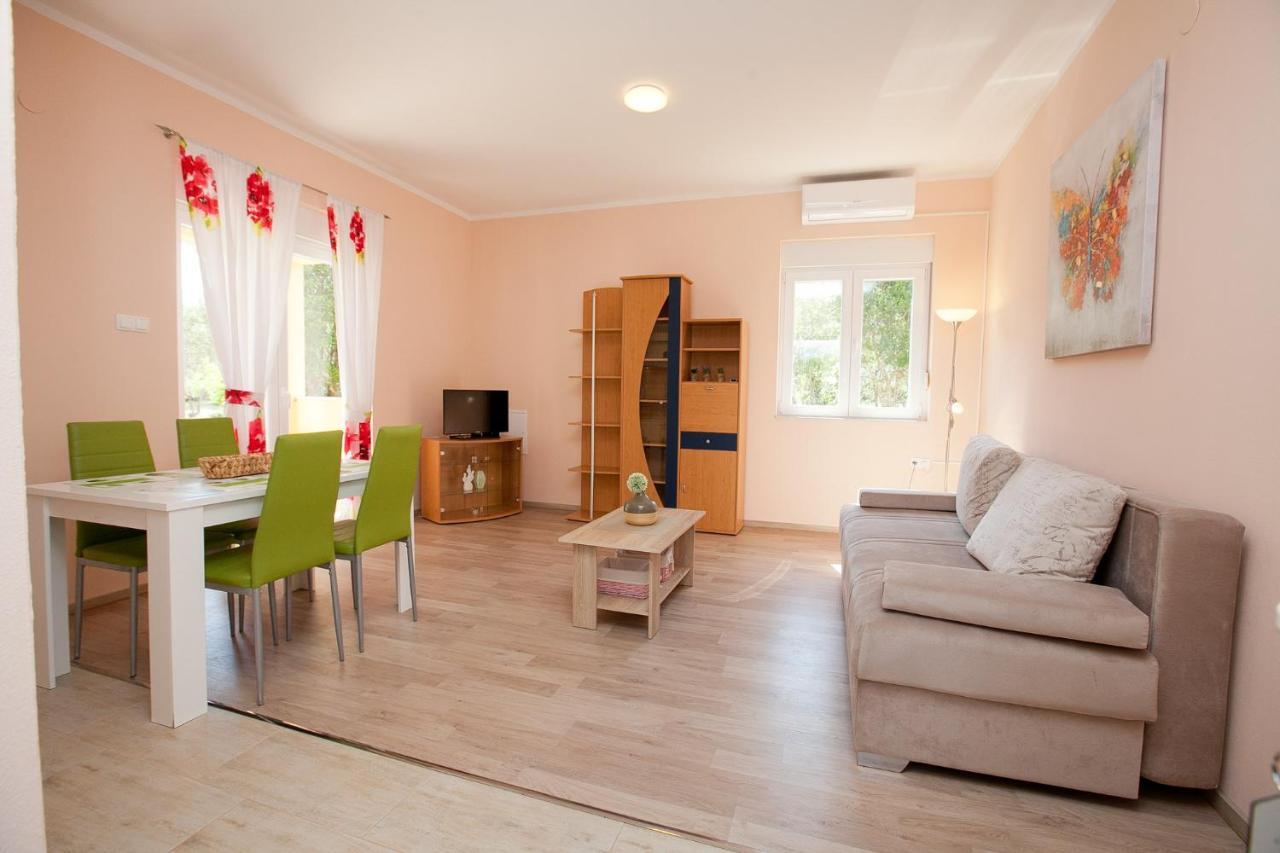 Apartmani Lea Starigrad Paklenica Exterior photo
