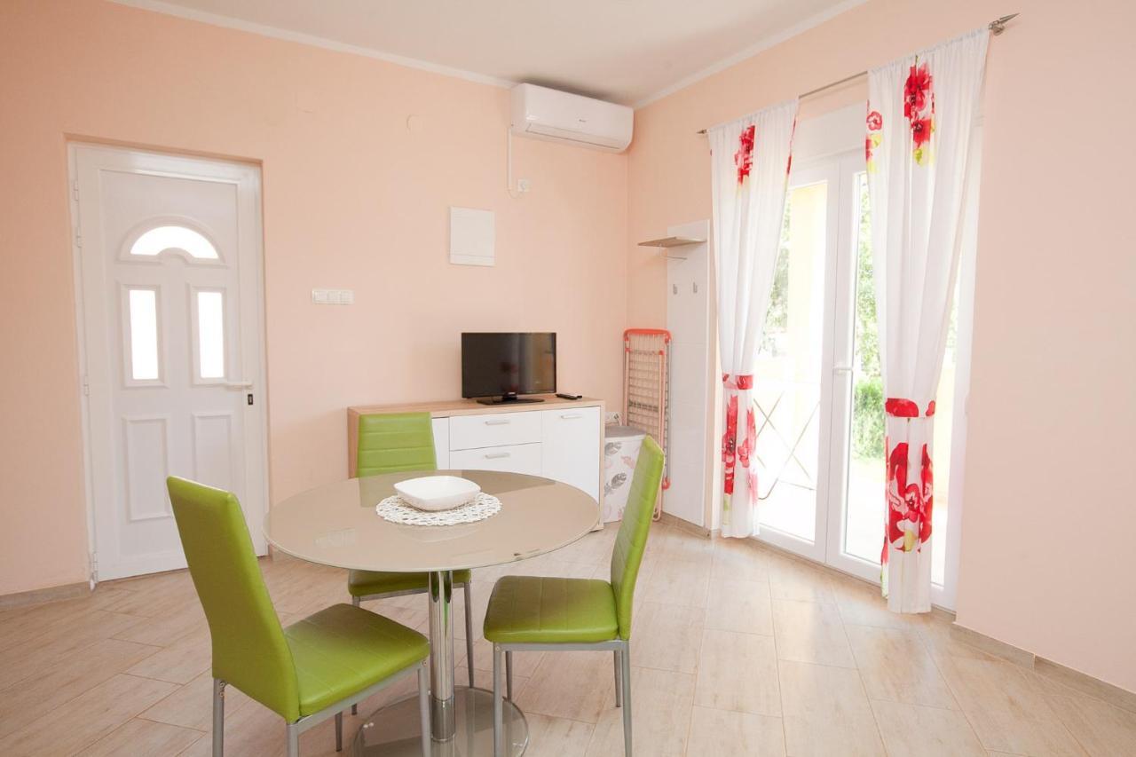 Apartmani Lea Starigrad Paklenica Exterior photo